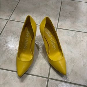 Beautiful canary yellow Gayle Calvin Klein pumps